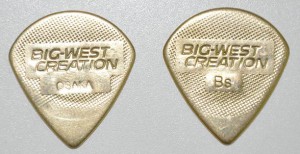 Медиатор BWC, латунь, mini teardrop, 1мм. ― Guitar-Supply.ru